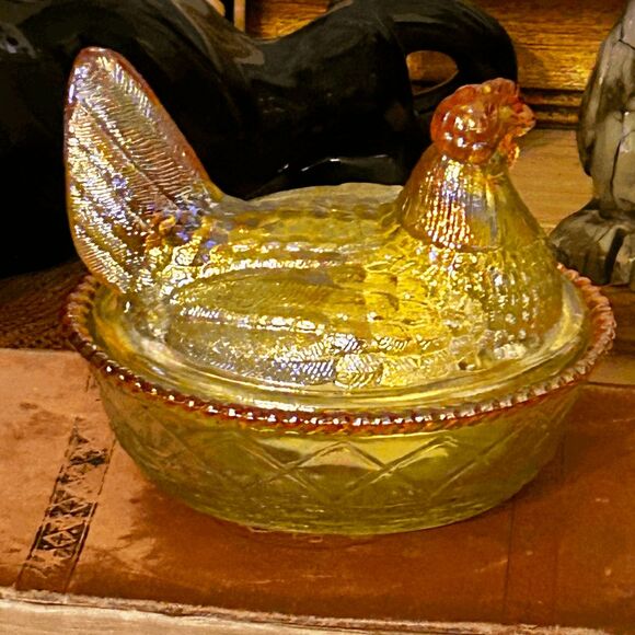 Marigold Mosser Glass Hen on Nest – LG Wright Mold – Split Tail – Woven Nest Cov - Picture 2 of 5